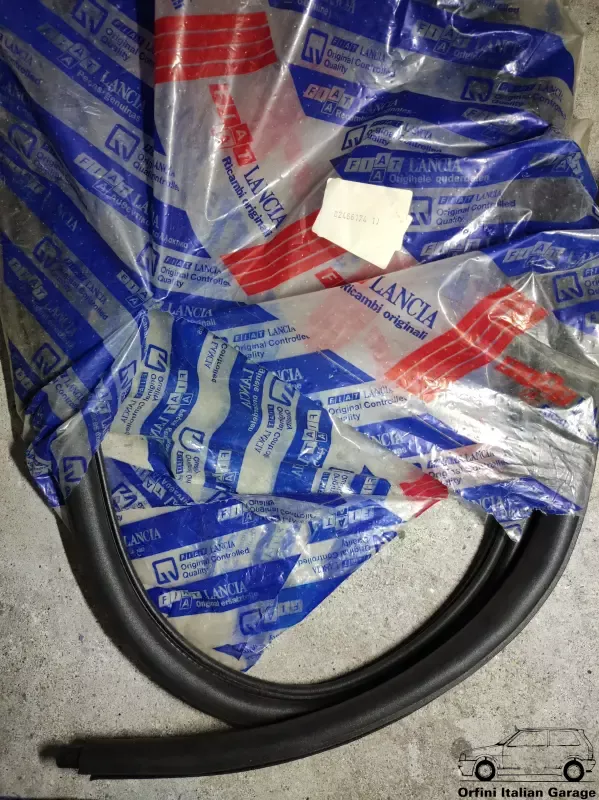 82466174 46517669 82449564 Right Rear Door Rubber Lancia Delta Dedra 836