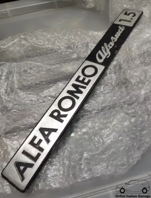60719098 110940 Rear Badge Scritta Stemma Alfa Romeo Alfasud 1.5
