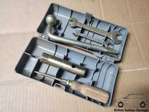 98010356  Tool Kit Fiat 124 125 126 127 128 131