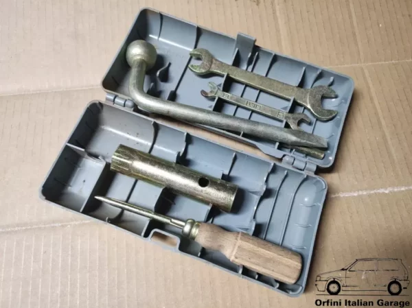 98010356  Tool Kit Fiat 124 125 126 127 128 131