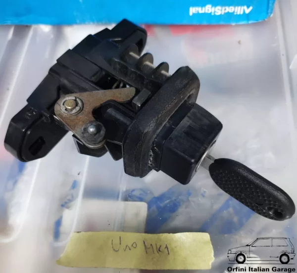 11313-7639264.webp 7639264 Tailgate Back Door Lock Fiat Uno MK1