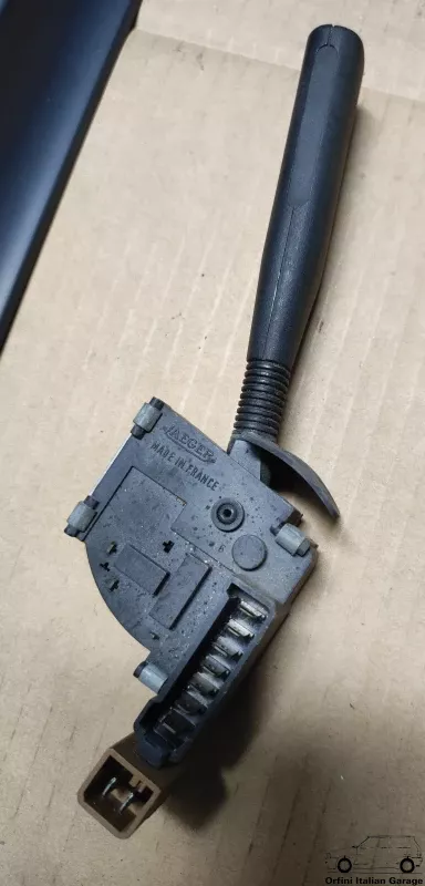 623912  Windscreen Wiper Stalk Peugeot 205 309