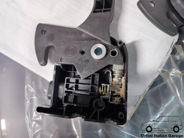 11670-51755695-183612140-51755694-2.webp 51755695 183612140 51755694 Rear Back Seat Handles Pair Fiat Doblo