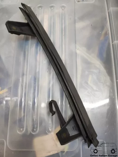 11780-7742052-46539360.webp 7742052 46539360 Front Left Window Guide Fiat Punto 176