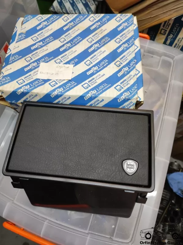 82418448 82406047 Radio Cover Lancia Thema S1