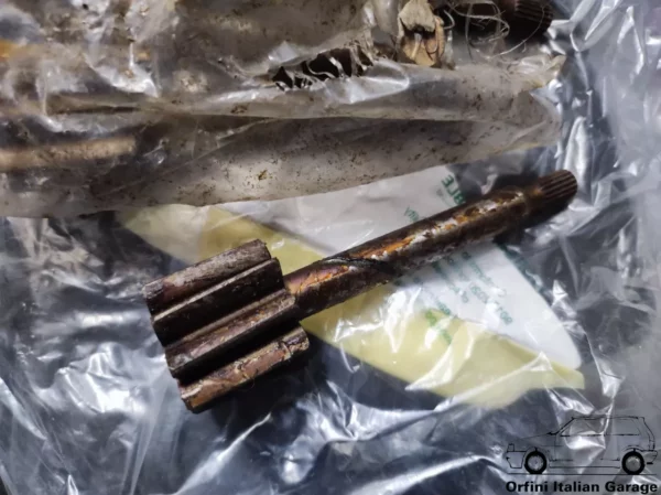 82282884  Oil Pump Shaft Lancia Beta