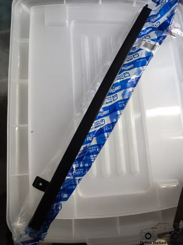 12724-82396140-1.webp 82396140 Rear Right Window Guide Lancia Thema Fiat Croma