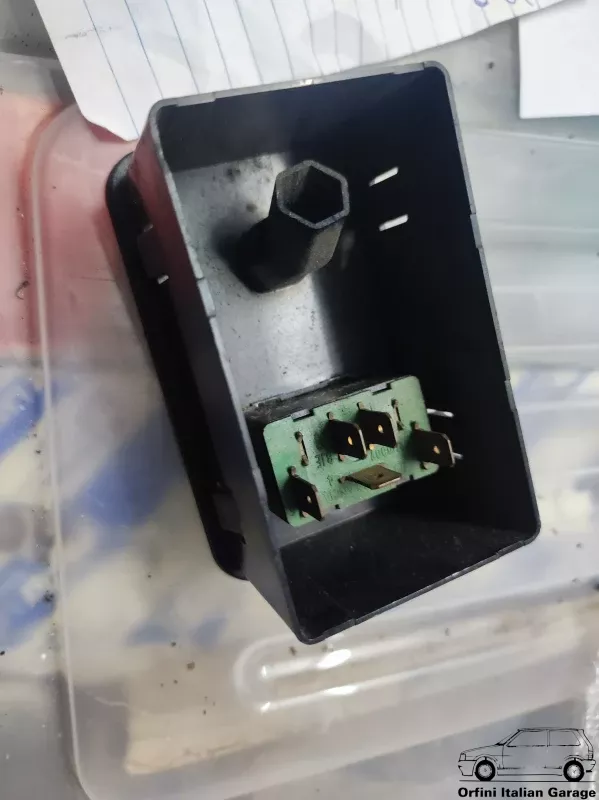 12740-176737580-176737480-176737680-2.webp 176737580 176737480 176737680 Sunroof Switch Lancia Delta Prisma