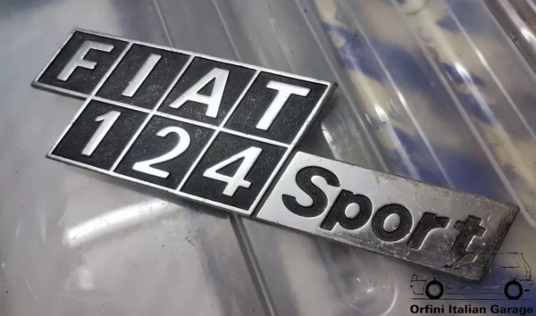 4239643  Rear Back Badge Scritta Fiat 124 Sport Spider Coupe